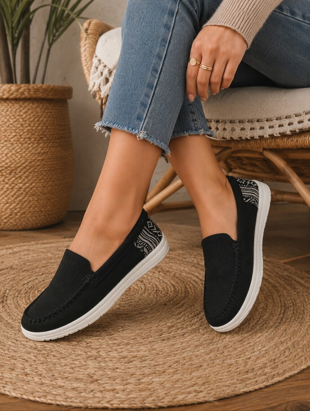 Minnetonka Black White Discover Woven Slipper Slip On Shoe Women's Size 10 M EUC